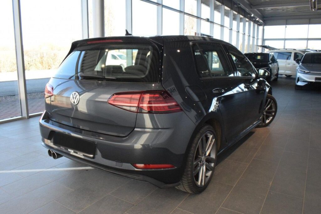 Volkswagen Golf Exposé-Bild 3