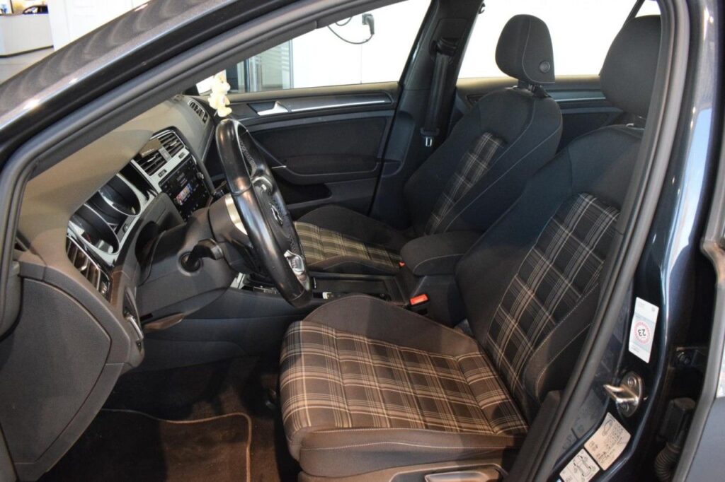 Volkswagen Golf Exposé-Bild 6