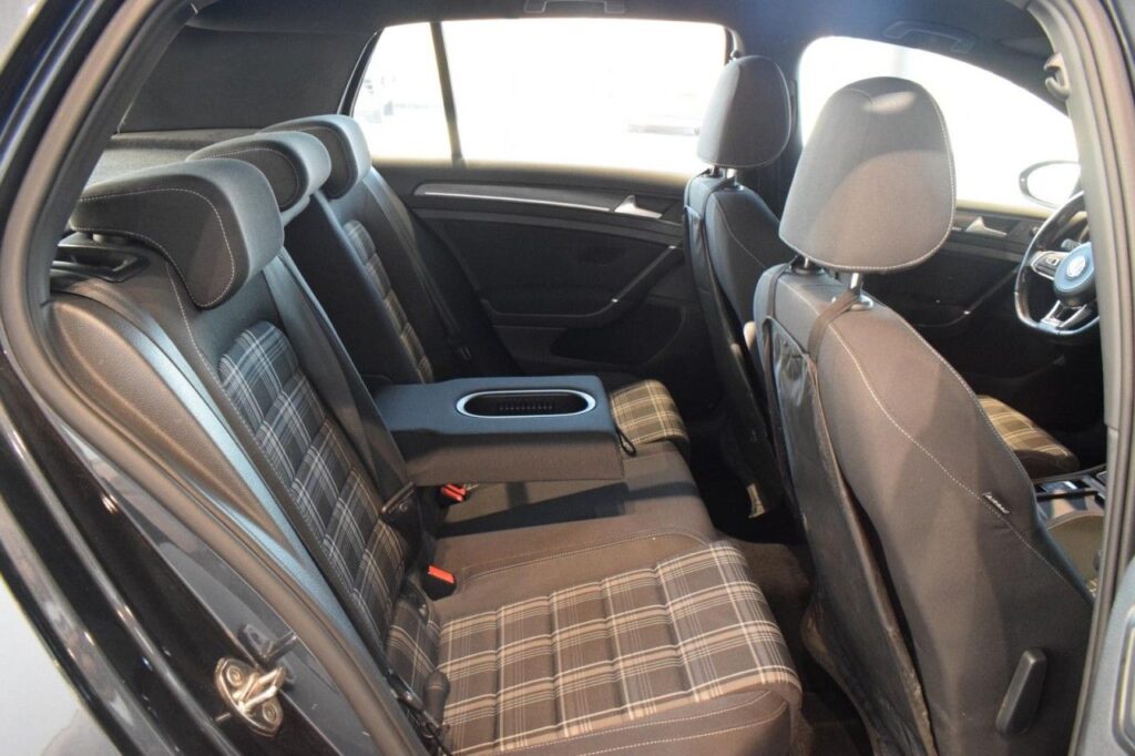 Volkswagen Golf Exposé-Bild 8