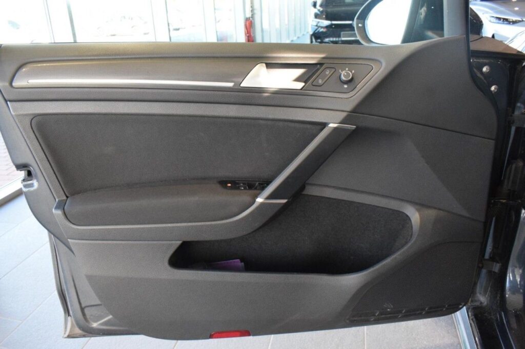 Volkswagen Golf Exposé-Bild 9