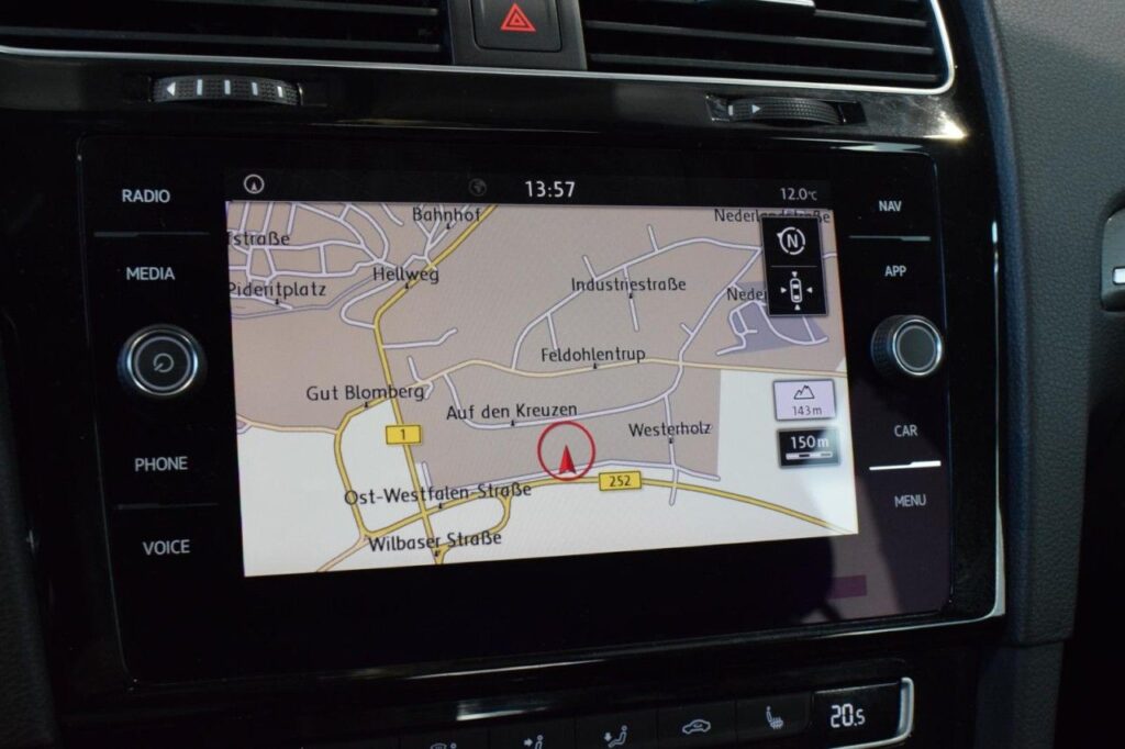 Volkswagen Golf Exposé-Bild 12