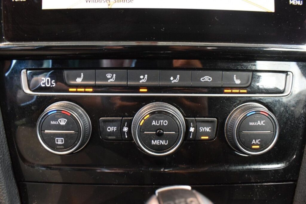 Volkswagen Golf Exposé-Bild 13