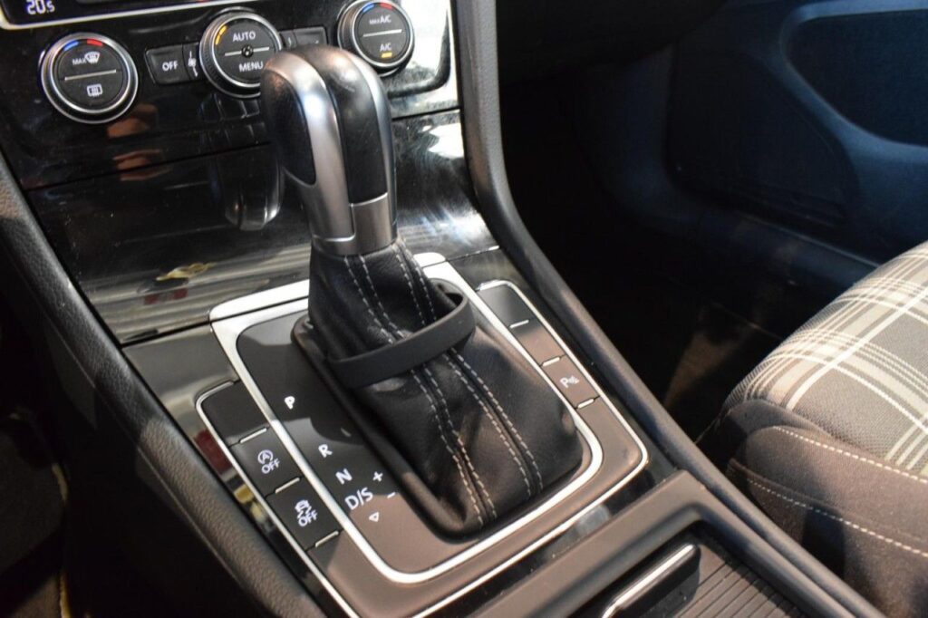 Volkswagen Golf Exposé-Bild 14