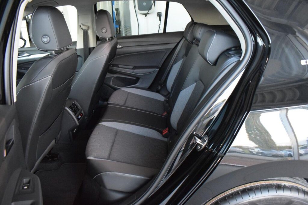 Volkswagen Golf Exposé-Bild 8