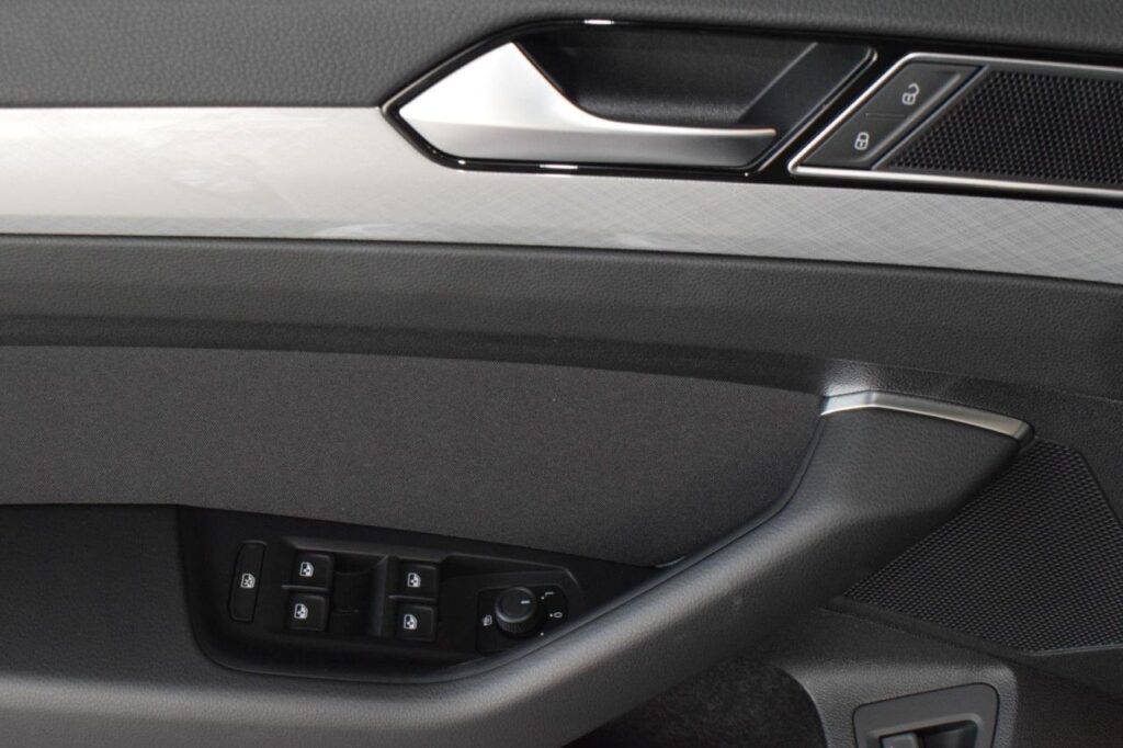 Volkswagen Passat Variant Exposé-Bild 9