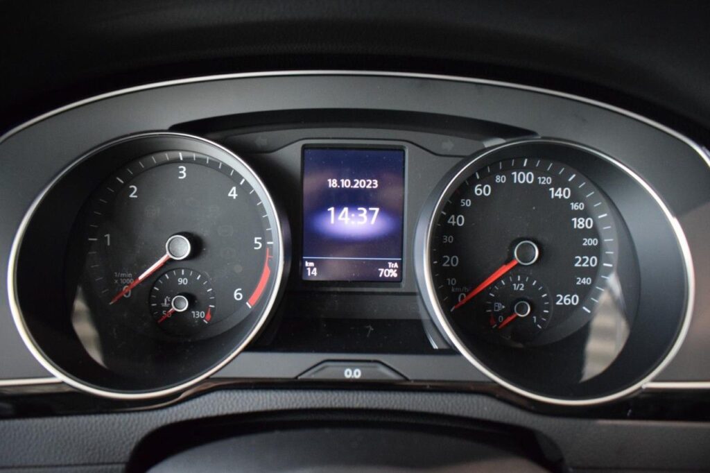 Volkswagen Passat Variant Exposé-Bild 13