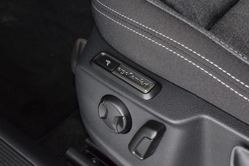 Volkswagen Passat Variant Exposé-Bild 19