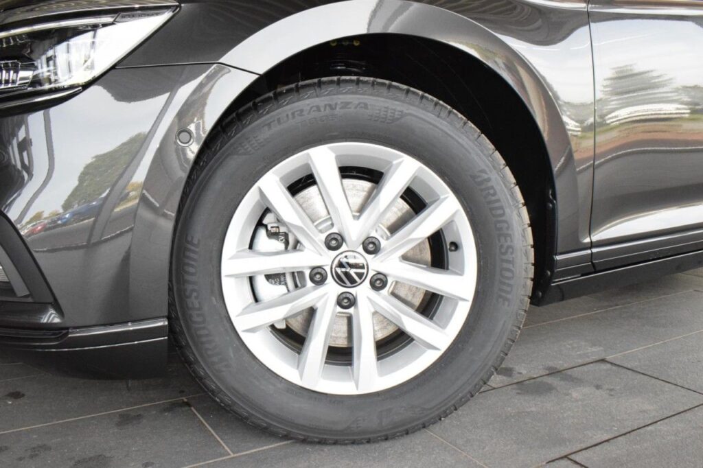 Volkswagen Passat Variant Exposé-Bild 21