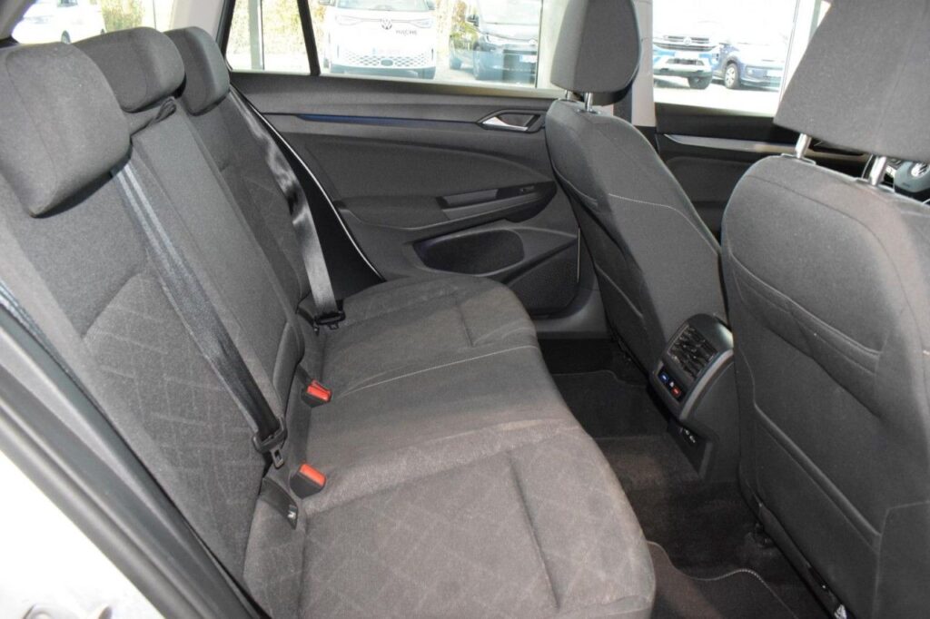 Volkswagen Golf Exposé-Bild 8