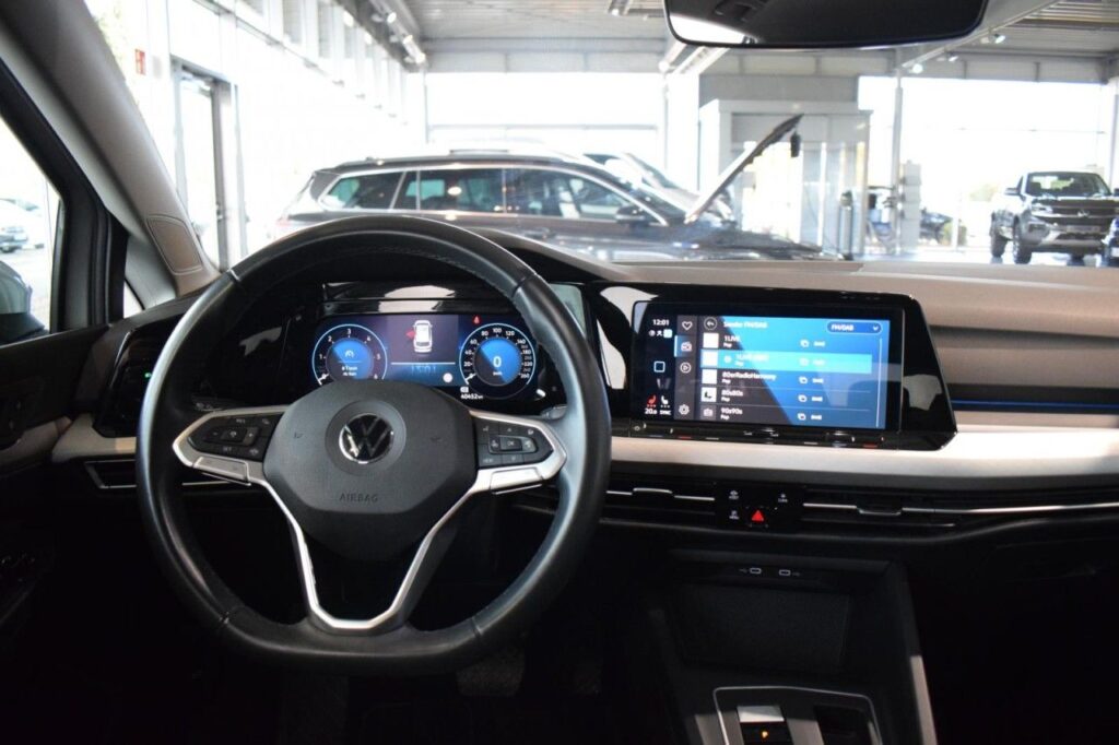 Volkswagen Golf Exposé-Bild 10