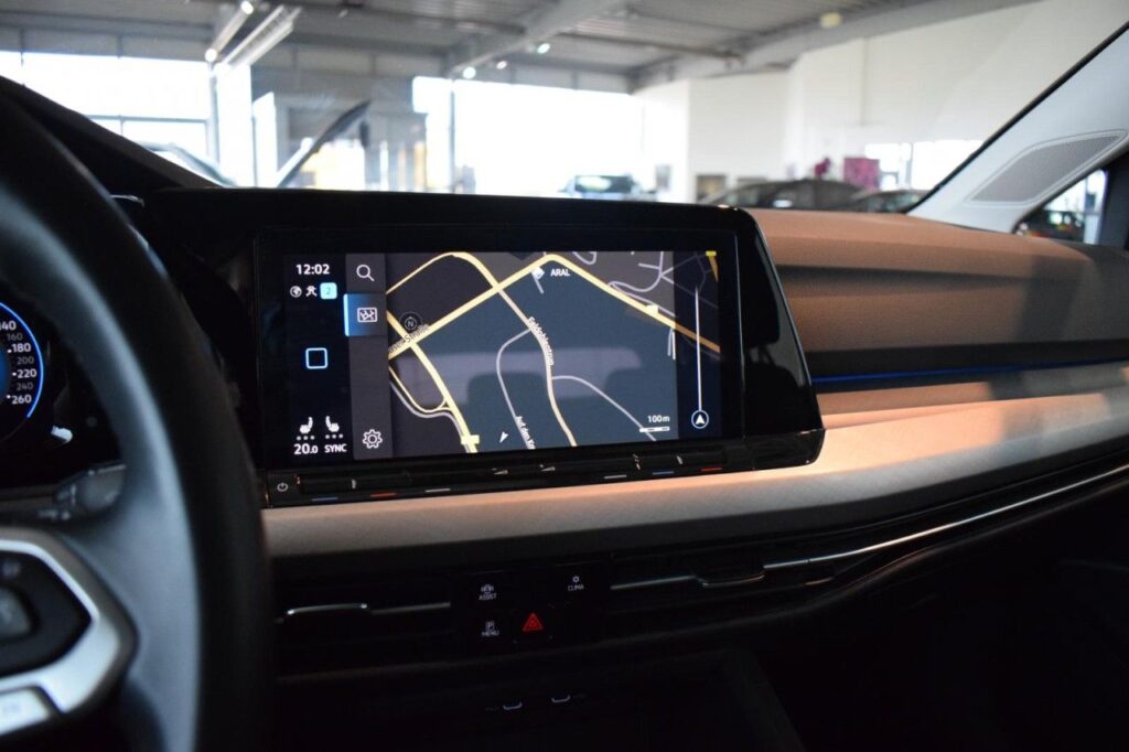 Volkswagen Golf Exposé-Bild 12