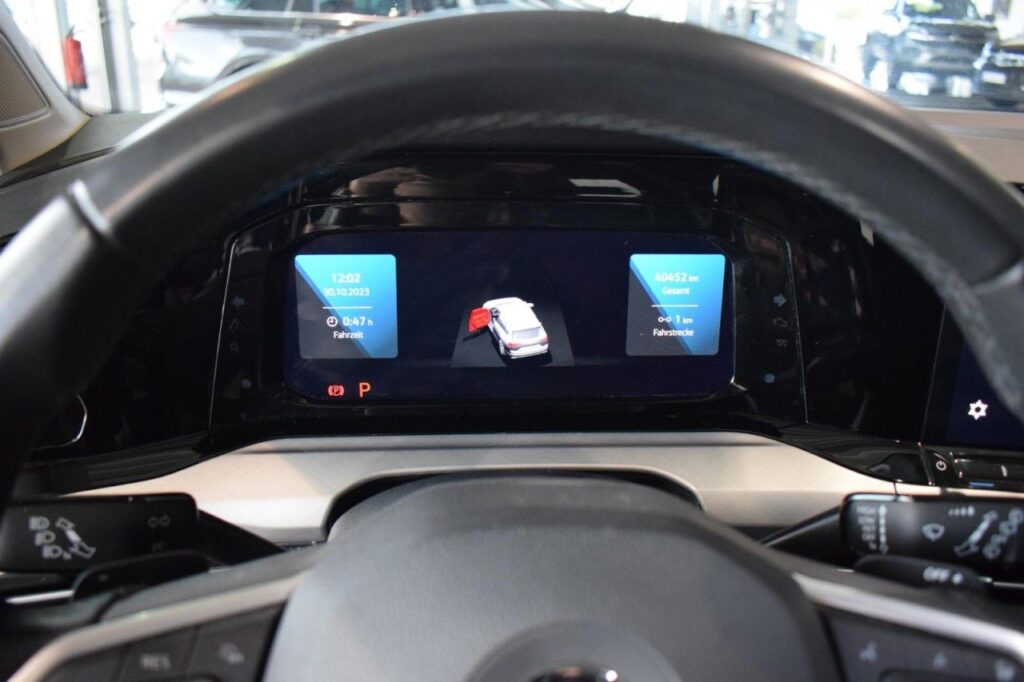 Volkswagen Golf Exposé-Bild 14