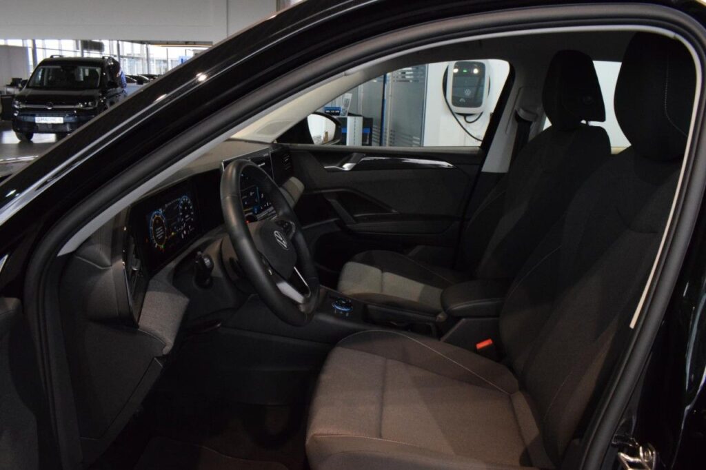 Volkswagen Tiguan Exposé-Bild 6