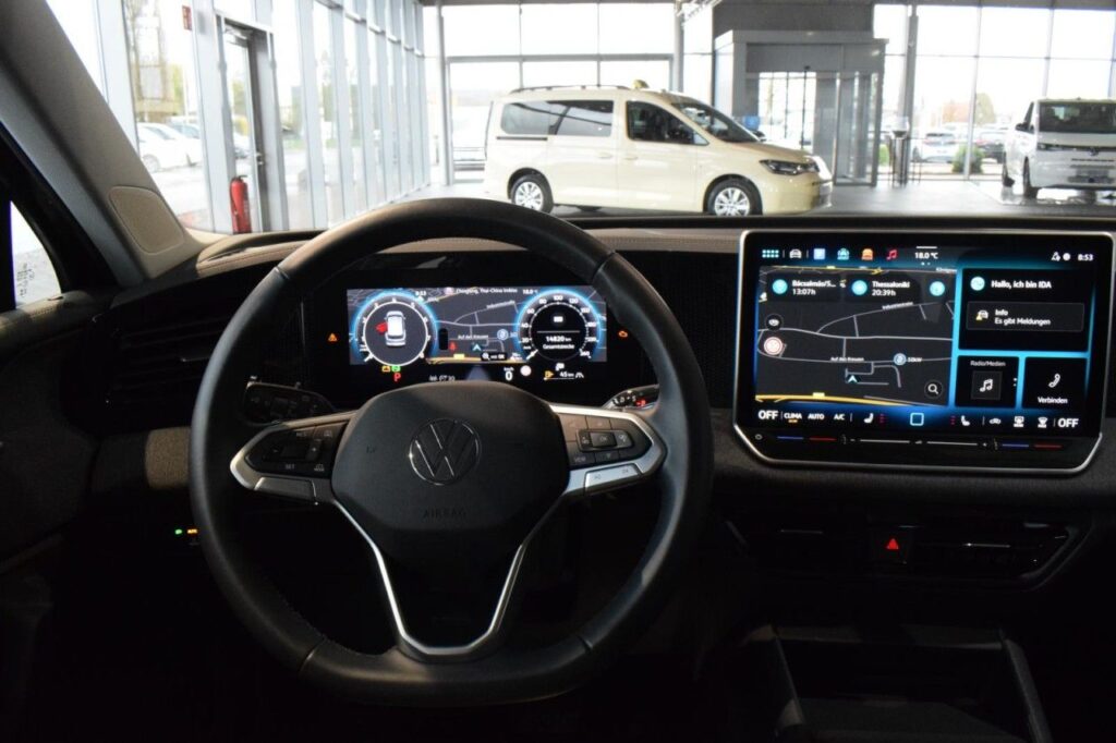 Volkswagen Tiguan Exposé-Bild 10