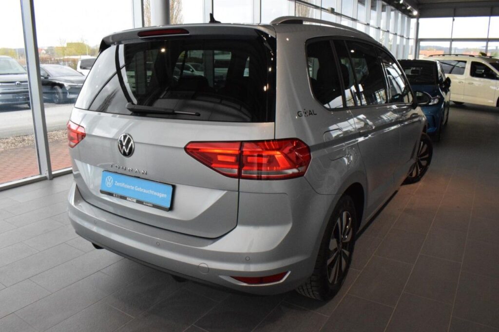 Volkswagen Touran Exposé-Bild 3
