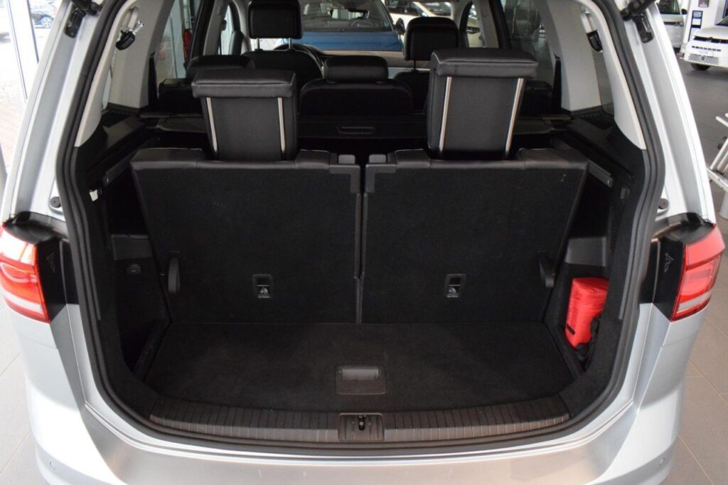 Volkswagen Touran Exposé-Bild 6