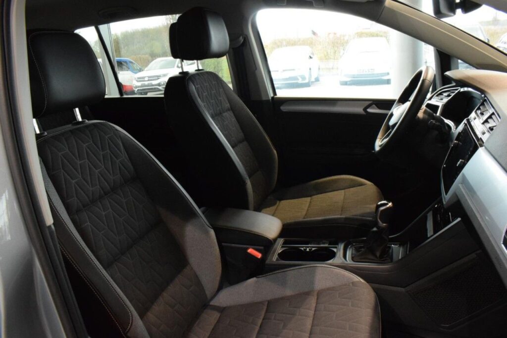 Volkswagen Touran Exposé-Bild 8
