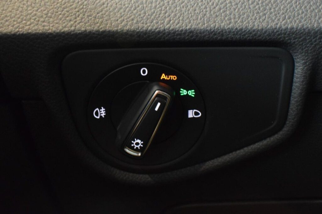 Volkswagen Touran Exposé-Bild 11