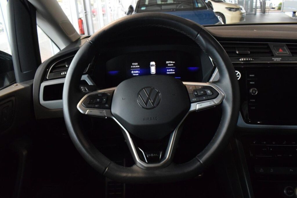 Volkswagen Touran Exposé-Bild 13